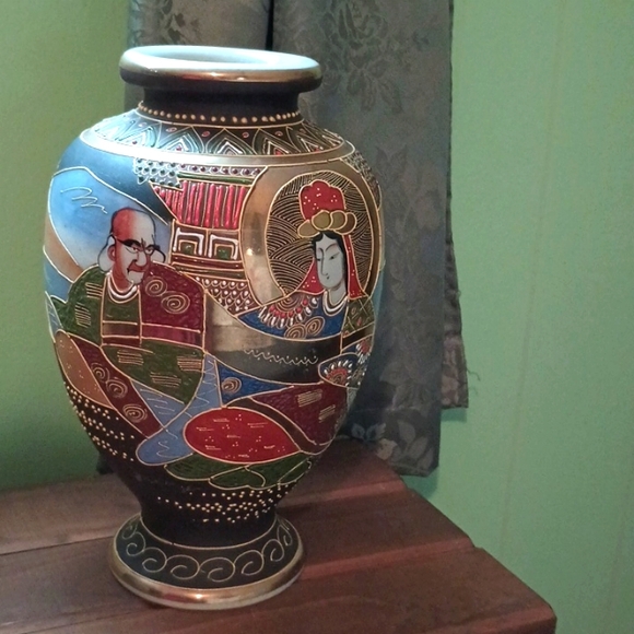 Satsuma 20th Century Vintage Large Vase w 3D Hand Painted Art Work RARE !! - Picture 3 of 17